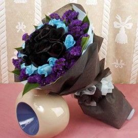 12 Black & 12 Blue Roses Hand Bouquet