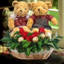 12 inches Couple Bear with 6 Red Roses & 6 ferrero Rocher